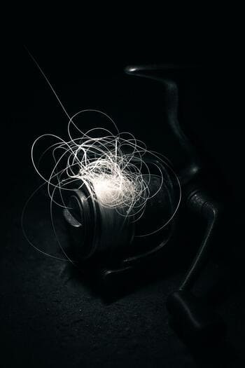 Запутавшаяся леска на катушке при ночной ловле